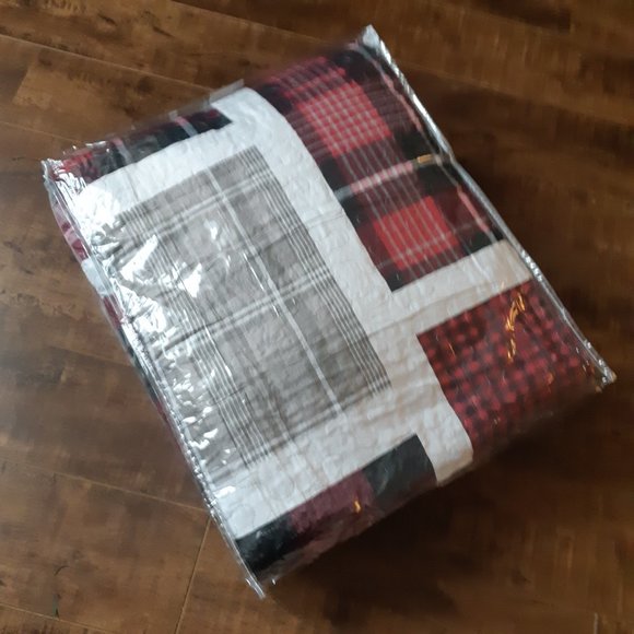 New 4 PC Quilt Set • Patchwork with Accent Pillow • Red/Grey • DoubleQueen (DQ) - Picture 4 of 5